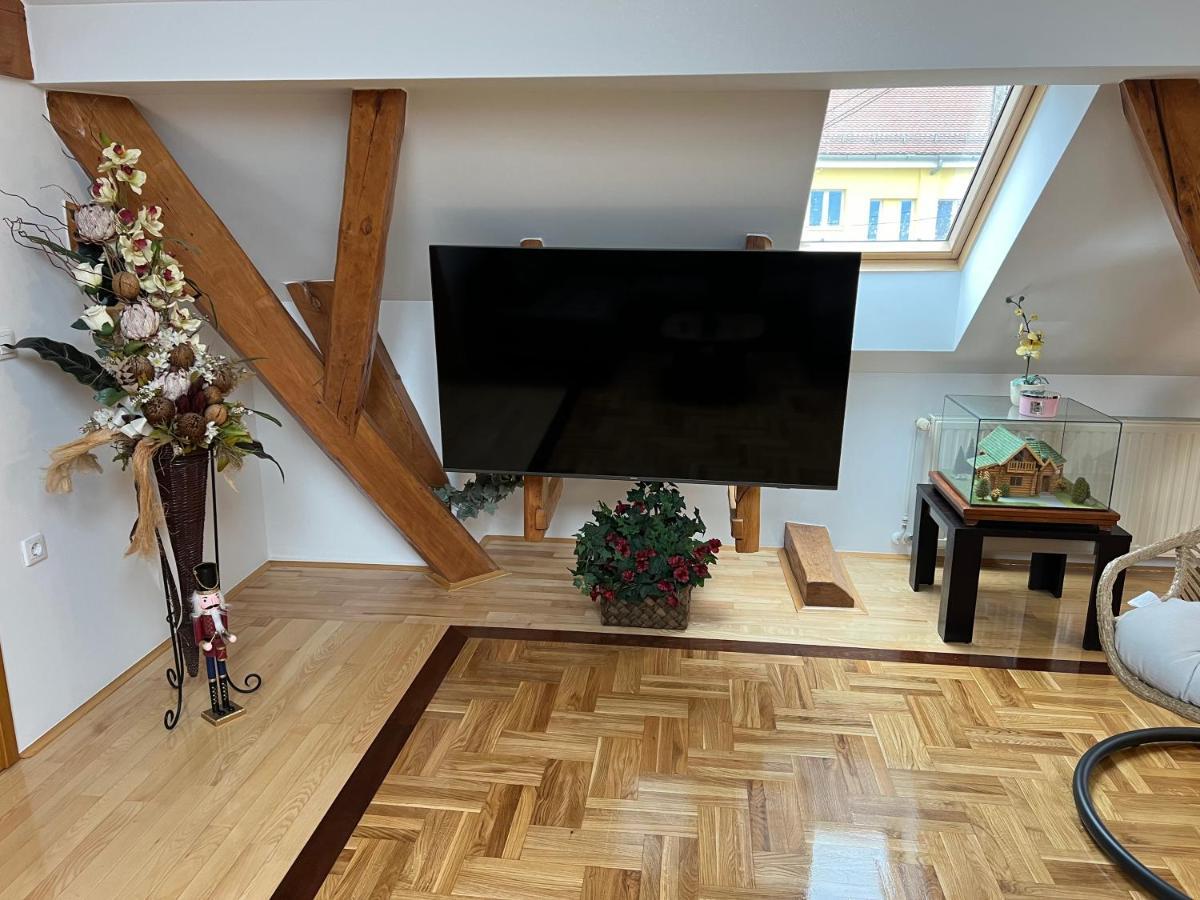 La Luna Rustic Deluxe Apartment With Free Jacuzzi, Bikes & Covered Parking Nasice Luaran gambar